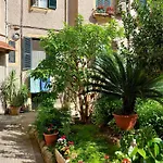 4Bnb - Queen Mary Vatican Home